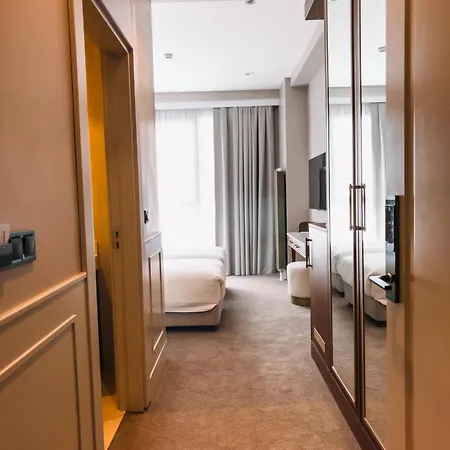 Hotel Liv *